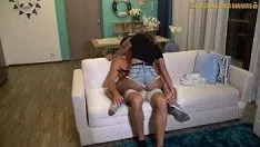 Nowe filmy porno 2020 z 22-letnimi młodymi cipkami, które lubią uprawiać seks grupowy