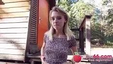 Odtwórz Podbita blondynka zapłaciła za lodzika i seks w samochodzie