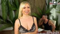 Afspelen Een blonde slet maakt pornofilms zoals zij het beste weet