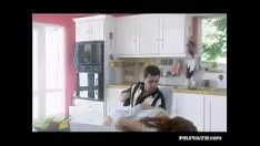 Jouer Il éjacule dans ses beaux yeux