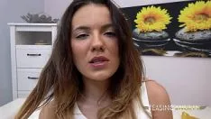 Jouer Il brûle jusqu'à épuisement cette brune aux beaux seins