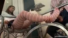 Jouer Femme indienne au cul charnu et aux cheveux longs aime se faire lécher entre les jambes