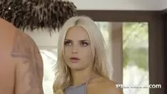 Abspielen Diese blonde Fotze ist groß und sehr sexy und hat Lust auf einen Sexkampf mit ihr