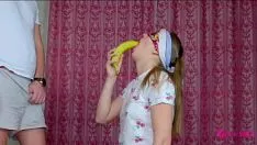 تشغيل يلعب بالكس ويضع الهزاز عميقًا