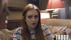 Reproduzir Ele puxa os lábios da loira como quer, mas tem que insistir porque ela