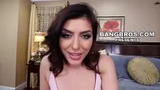 Oynat Boyu küçüktür ama kendisine sunulan kadar siki kabul edebilir çünkü o bir amcıktır