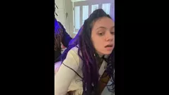 Reproducir Invasor enmascarado golpea a nena hispana en duro encuentro en la cocina