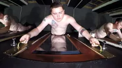 Abspielen Gigi Breezes intensiver Glory Hole Blowjob