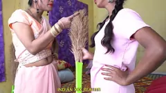 Reproducir Desi Threesome: La aventura XXX del indio Bhuji en hindi