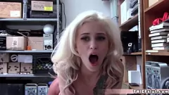 Redare O adolescentă drăguță blondă este prinsă și futută de un polițist - porno cu țâțe mici