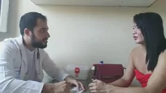 تشغيل امرأة سمراء ناقتي بيانكا نالدي الفحص الشرجي وCREAMPIE
