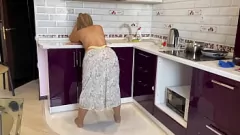 Oynat Desi Milf'in mutfakta anal özlemi
