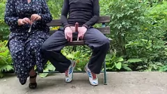 Redare BBW MILF Elena Handjobs Fon în aer liber în prezervativ