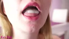 Abspielen Kate Rehis intensive Cumshot-Zusammenstellung Nr. 3: Pulsierende orale Creampies