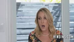 Abspielen Stiefmutter Charley Hart bei einem Tabu-Dreier mit Stiefsohn und Stiefschwester