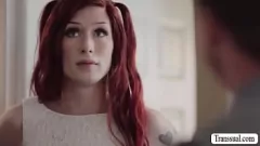 Jouer Un beau-père strict baise son stepteen TS lors d'une séance porno anal hardcore avec une transexuelle